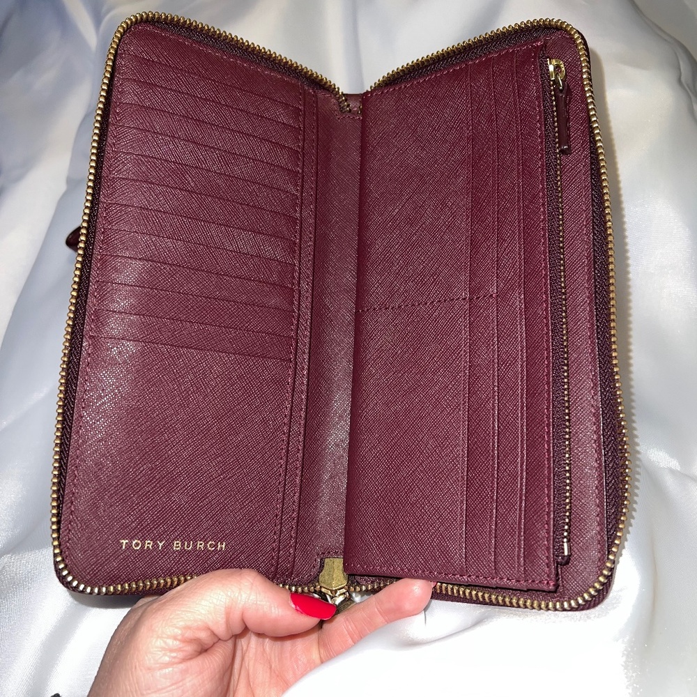 Tory Burch Continental Passport Wallet Port (Wine/Bur… Gem